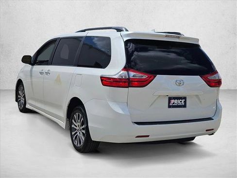 Used 2018 Toyota Sienna XLE FWD image 6