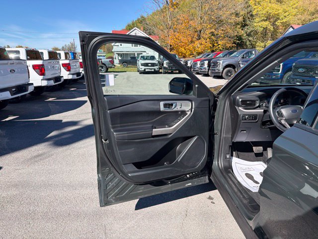 Used 2024 Ford Explorer XLT w/ Equipment Group 202A AWD/4WD image 17