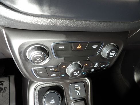 Used 2020 Jeep Compass Latitude AWD/4WD image 15