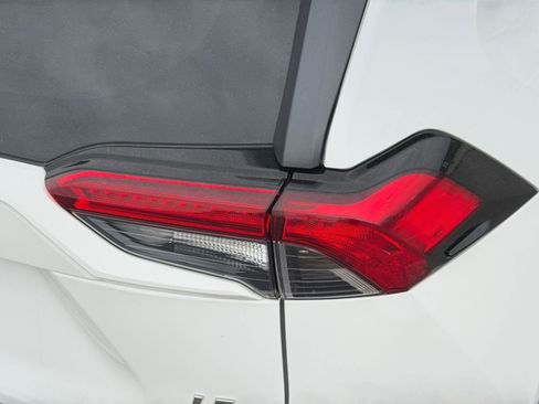 Used 2019 Toyota RAV4 LE image 47