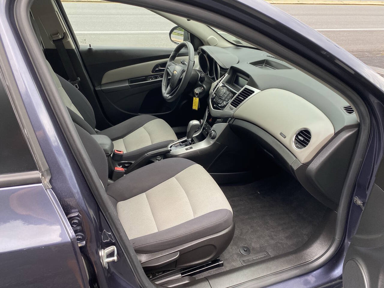 Used 2013 Chevrolet Cruze LS FWD image 11