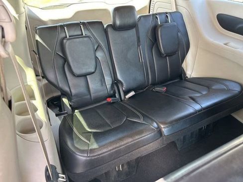 Used 2023 Chrysler Pacifica Touring-L FWD image 49