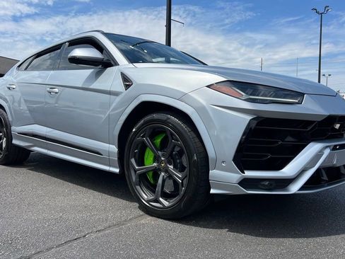 Used 2022 Lamborghini Urus image 10