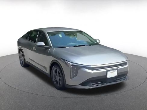 Used 2026 Kia K4 FWD image 3