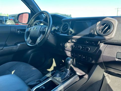 Used 2016 Toyota Tacoma TRD Sport w/ Premium & Technology Package image 22