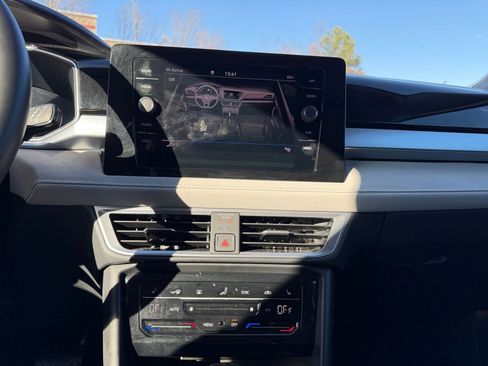 Used 2025 Volkswagen Taos SE image 18