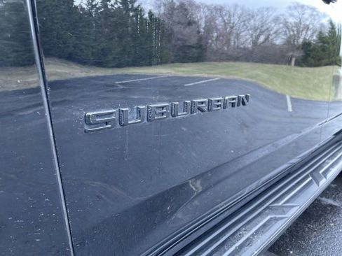 Used 2021 Chevrolet Suburban RST w/ Luxury Package image 33