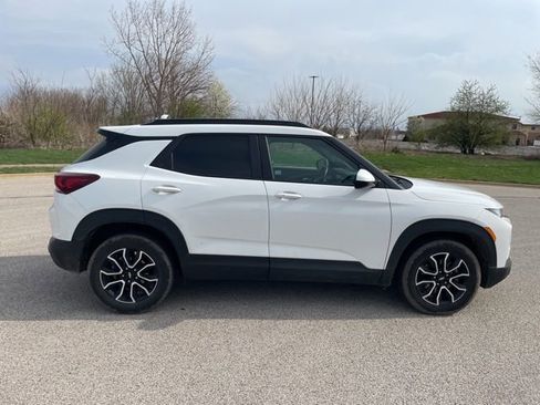 Used 2023 Chevrolet TrailBlazer ACTIV image 2