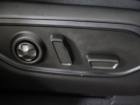 Used 2023 Jeep Grand Cherokee Limited w/ Black Appearance Package image 37