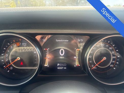 Used 2022 Jeep Wrangler Unlimited Sahara w/ Cold Weather Group image 10