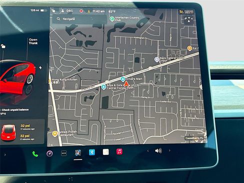 Used 2023 Tesla Model 3 Standard Range image 13