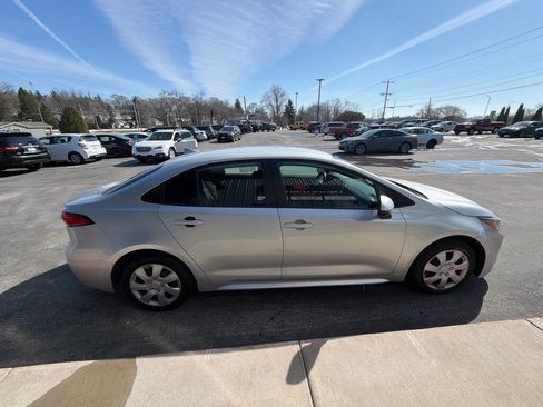Used 2021 Toyota Corolla LE image 6
