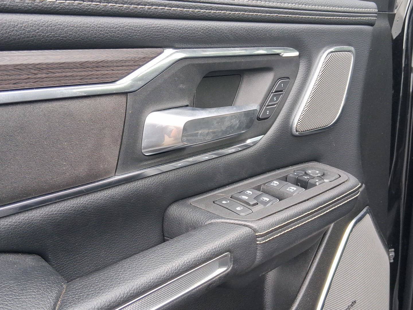 Used 2025 RAM 1500 Laramie w/ Night Edition AWD/4WD image 10