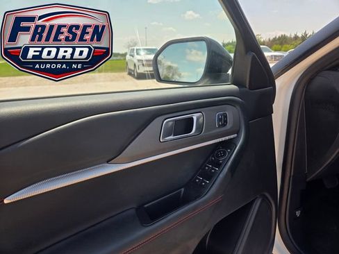 Used 2025 Ford Explorer ST-Line w/ Premium Package AWD/4WD image 8