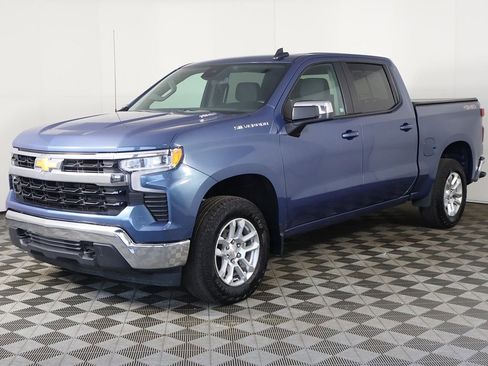 Used 2024 Chevrolet Silverado 1500 LT image 9