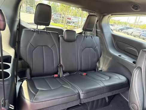 New 2026 Chrysler Pacifica Select image 25