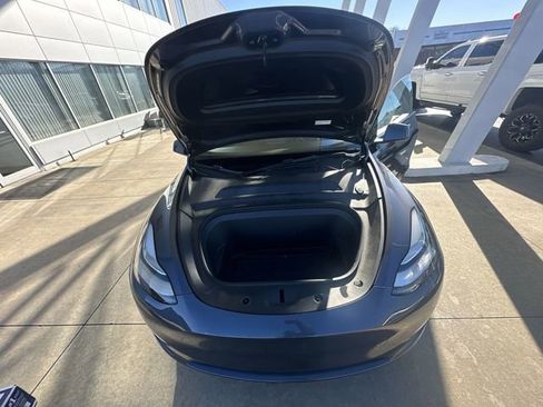 Used 2022 Tesla Model Y Long Range image 17