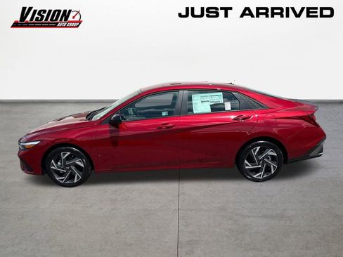 Used 2025 Hyundai Elantra Sport FWD image 8
