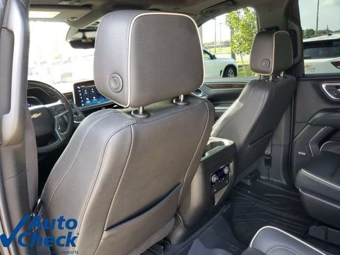Used 2023 Chevrolet Suburban Premier w/ Premium Package RWD image 14