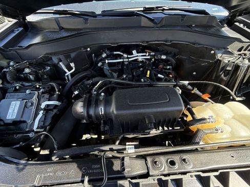 Used 2023 Ford Explorer XLT AWD/4WD image 26