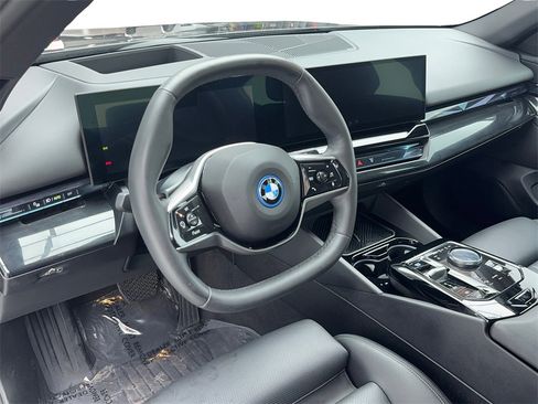 Used 2024 BMW i5 eDrive40i image 14