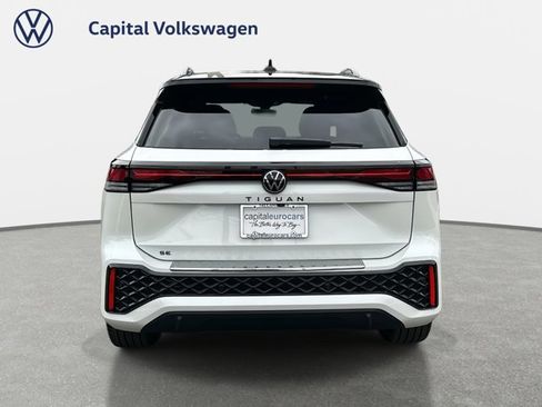 New 2026 Volkswagen Tiguan SE R-Line FWD image 4