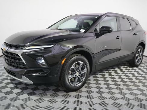 Used 2024 Chevrolet Blazer LT w/ Convenience Package AWD/4WD image 2