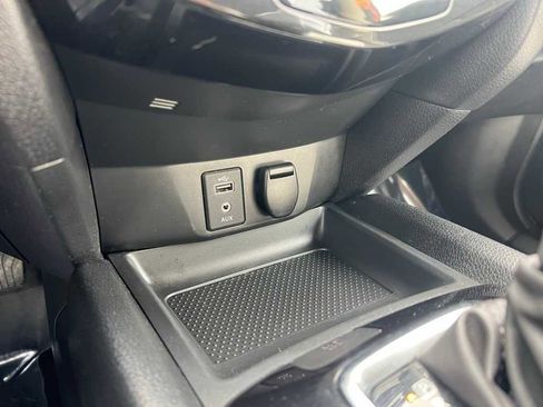 Used 2017 Nissan Rogue S image 28