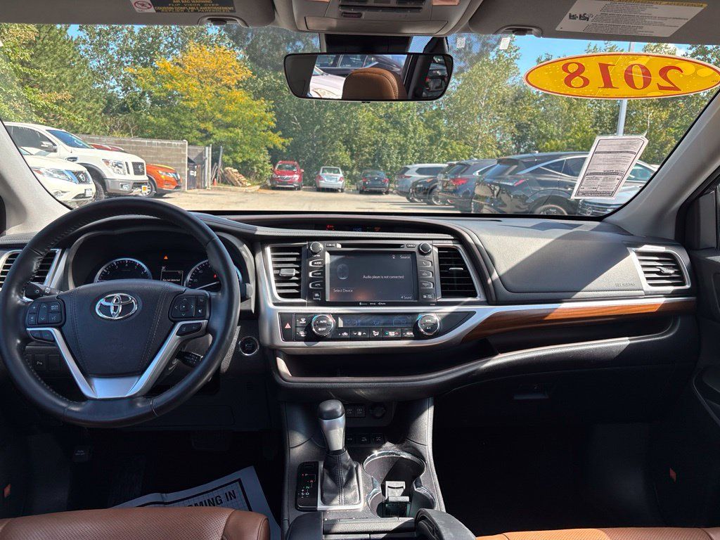 Used 2018 Toyota Highlander Limited Platinum AWD/4WD image 15