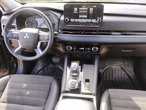 Used 2023 Mitsubishi Outlander SE image 65