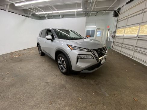 Used 2023 Nissan Rogue SV image 8
