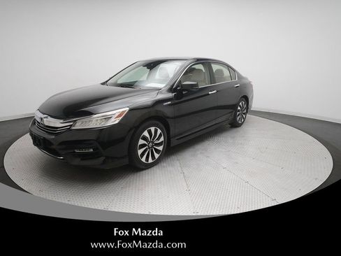 Used 2017 Honda Accord Touring image 1