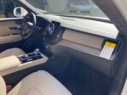 New 2026 Volvo XC90 T8 Plus w/ Protection Package Premier image 20