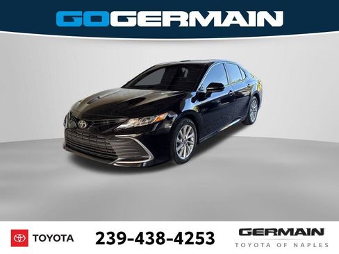 Used 2022 Toyota Camry LE image 1