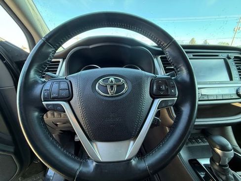 Used 2018 Toyota Highlander XLE image 14