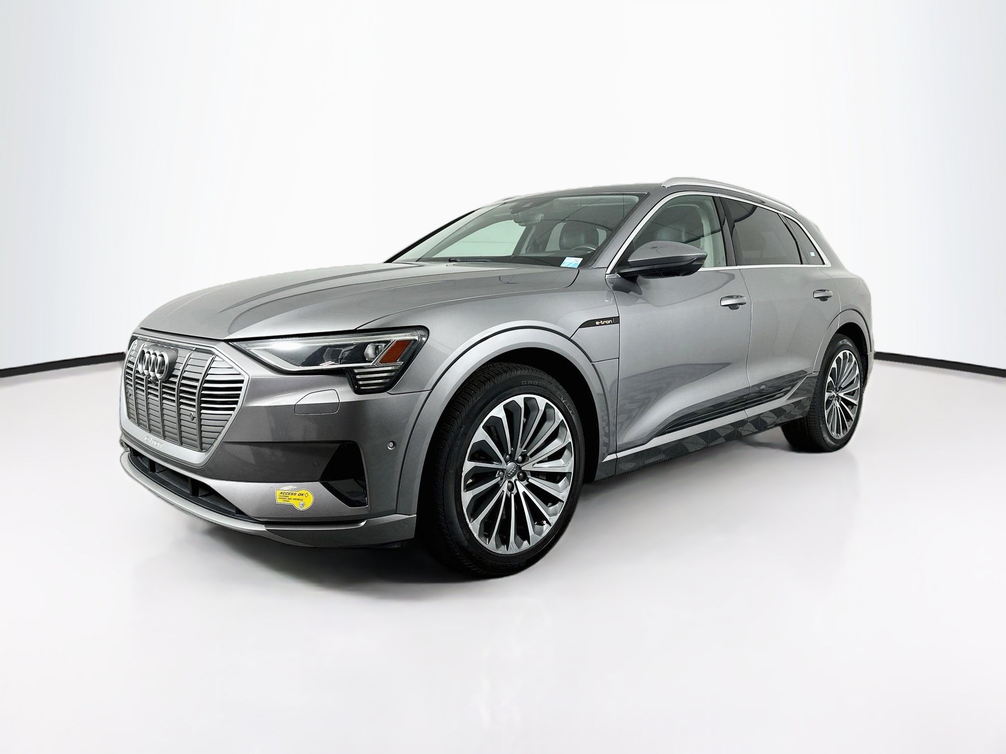 Used 2019 Audi e-tron Prestige w/ Prestige Package AWD/4WD image 3