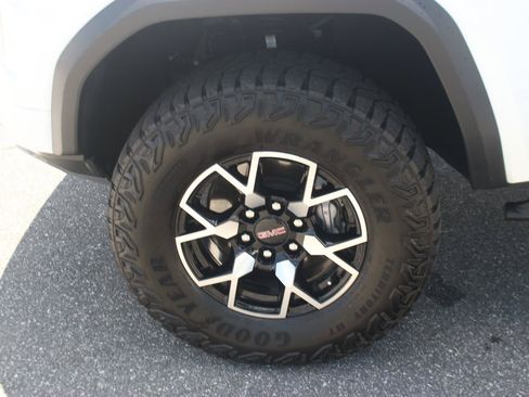 Used 2024 GMC Canyon AT4X AWD/4WD image 34