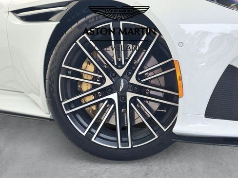 Used 2025 Aston Martin DB12 Convertible RWD image 8