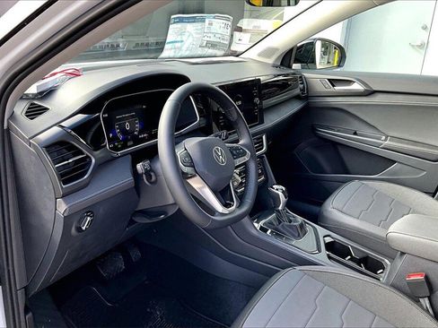 New 2026 Volkswagen Taos SE image 14