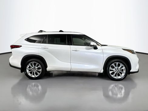 Used 2022 Toyota Highlander Limited AWD/4WD image 3