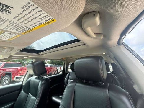 Used 2017 Nissan Pathfinder Platinum w/ Family Entertainment Package AWD/4WD image 19