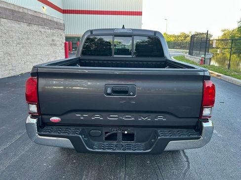 Used 2022 Toyota Tacoma SR5 RWD image 5