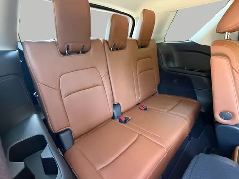 Used 2023 Nissan Pathfinder Platinum AWD/4WD image 8