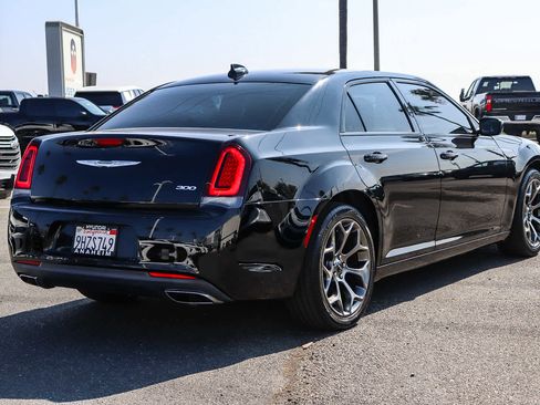 Used 2018 Chrysler 300 Touring w/ Sport Appearance Package image 6