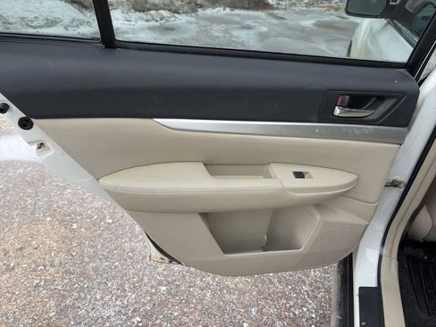 Used 2011 Subaru Outback 2.5i Premium image 14