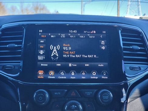 Certified 2021 Jeep Grand Cherokee Laredo X image 9