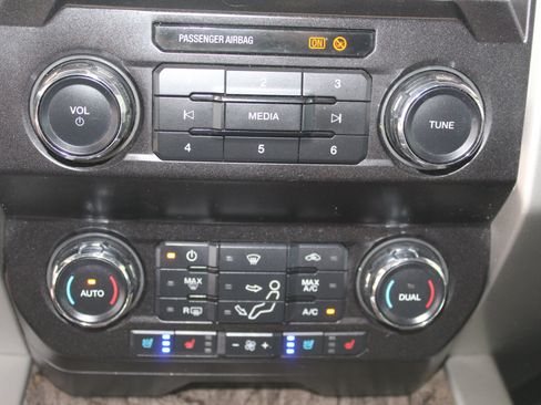 Used 2019 Ford F250 Lariat w/ Lariat Value Package AWD/4WD image 40