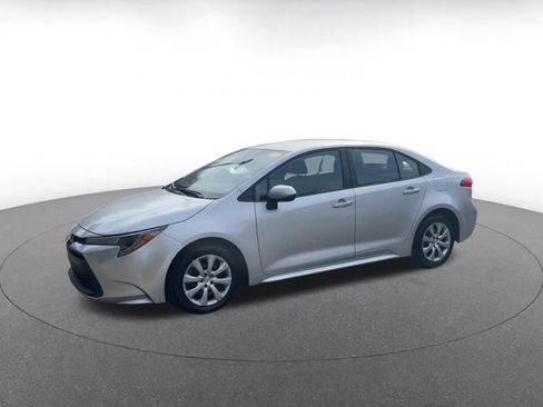 Used 2025 Toyota Corolla LE image 7