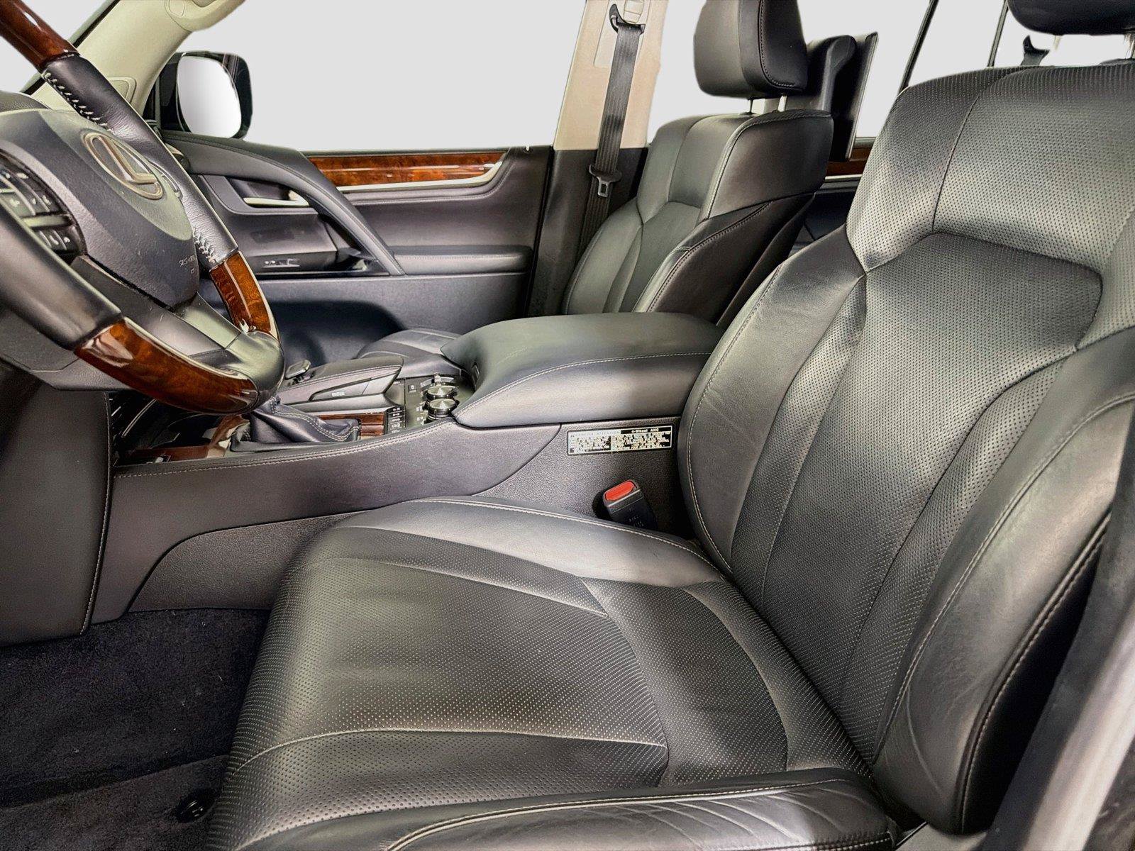 Used 2016 Lexus LX 570 4WD w/ Luxury Package image 21