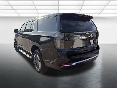 Used 2025 Chevrolet Suburban LT w/ Comfort Package RWD image 4